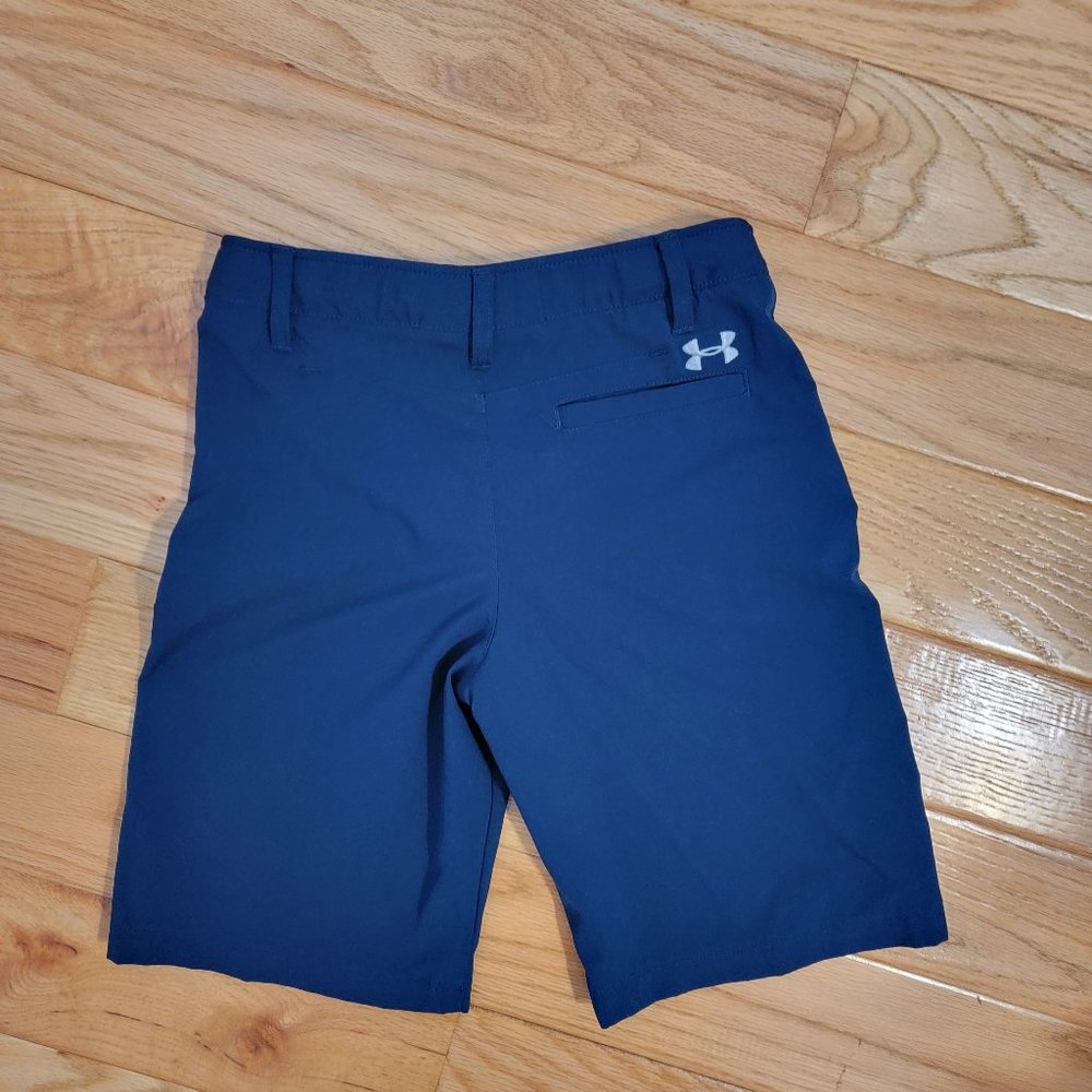 Boys Under Armour Shorts size Medium (10-12)